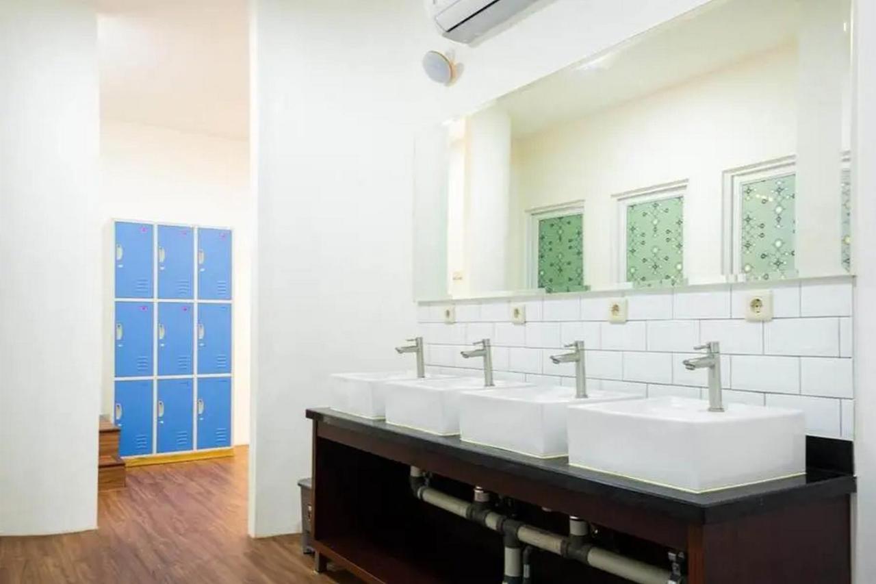 Reddoorz Hostel Near Taman Puring Jakarta Eksteriør billede
