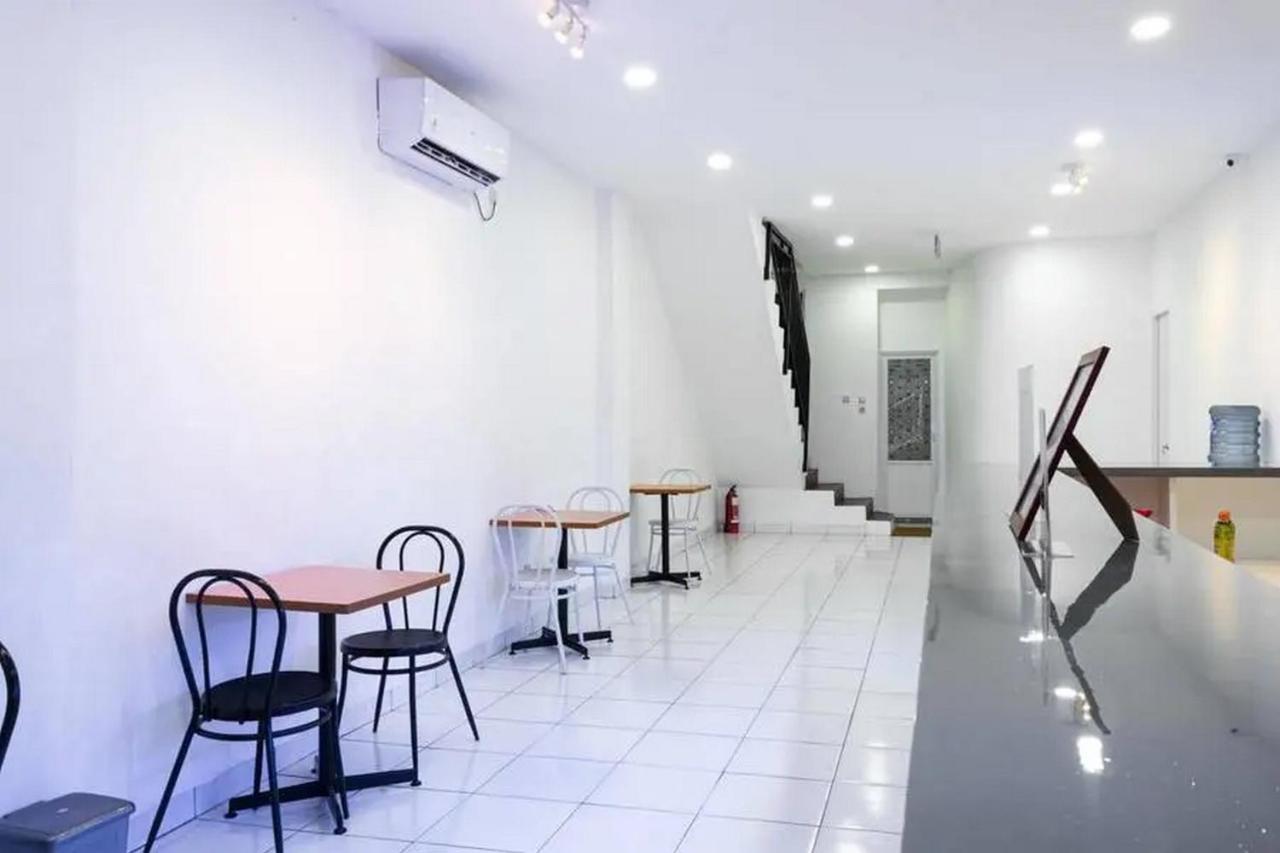 Reddoorz Hostel Near Taman Puring Jakarta Eksteriør billede